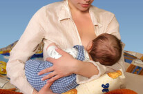 Позы для кормления грудью новорожденного.